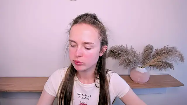 LilMary  online show from April 21, 2026, 8:31 am