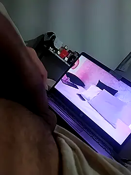 A reyes1122 online show from October 9, 2025, 10:46 am