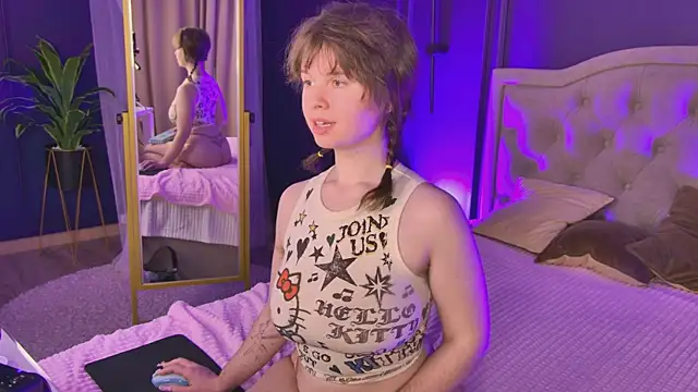 Lilly Stark online show from February 28, 2026, 5:30 am