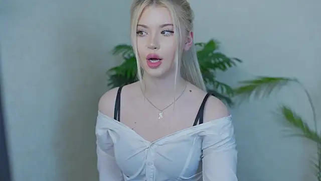 Snapshot of AshleyNikoo chatting on October 9, 2025, 4:49 pm AshleyNikoo online show from October 9, 2025, 4:49 pm