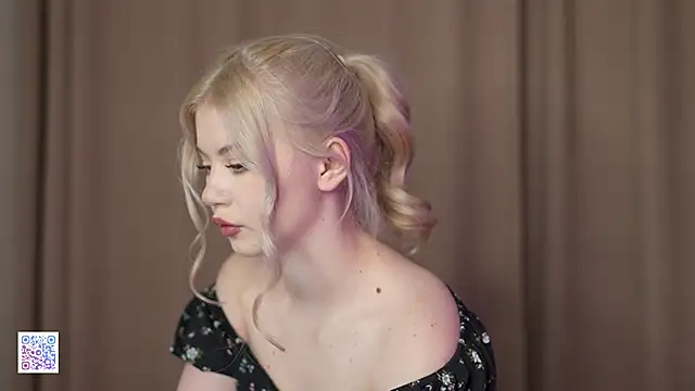 Snapshot of AshleyNikoo chatting on November 21, 2025, 3:44 pm AshleyNikoo online show from November 21, 2025, 3:44 pm