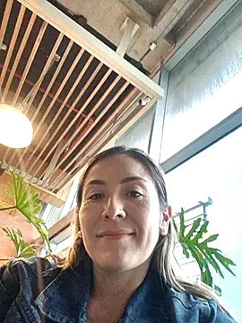 Mariana gom online show from October 10, 2025, 9:25 pm