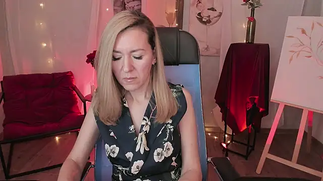 DonnaSmitth online show from March 18, 2026, 6:33 pm