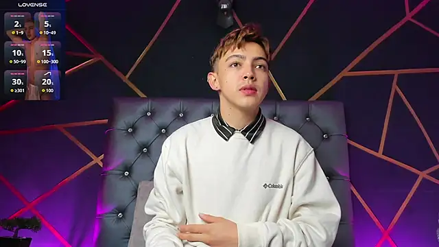 Lian Miller1  online show from November 17, 2025, 12:11 pm