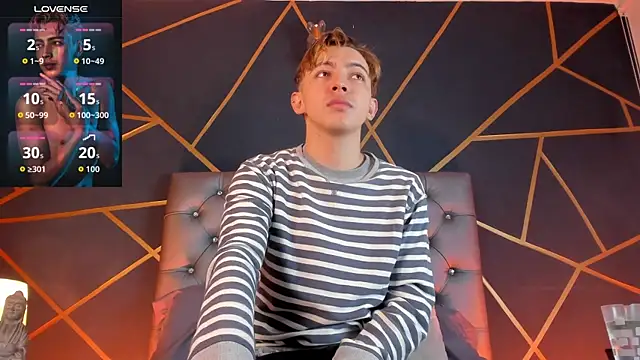 Lian Miller1  online show from April 21, 2026, 12:22 pm