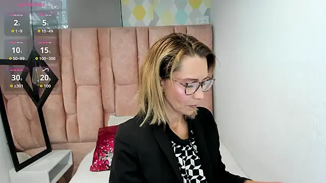 Issa Milf   online show from March 26, 2026, 1:17 pm