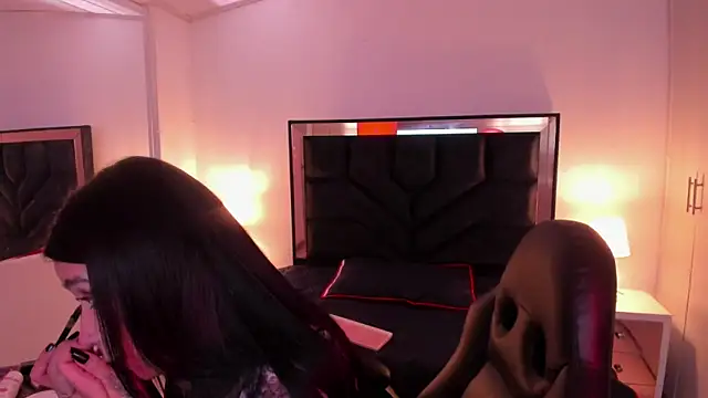 SusanVilla online show from November 3, 2025, 6:20 pm