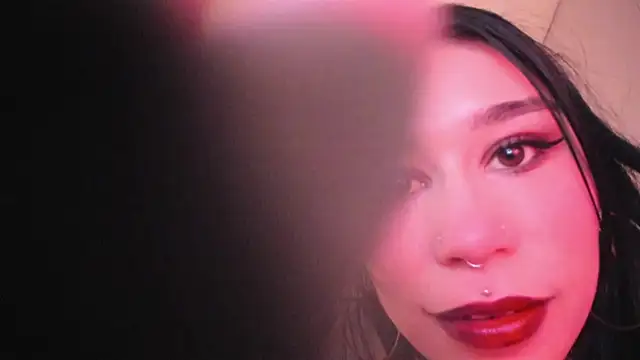 SusanVilla online show from November 10, 2025, 7:35 pm