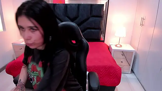 SusanVilla online show from November 13, 2025, 7:35 pm