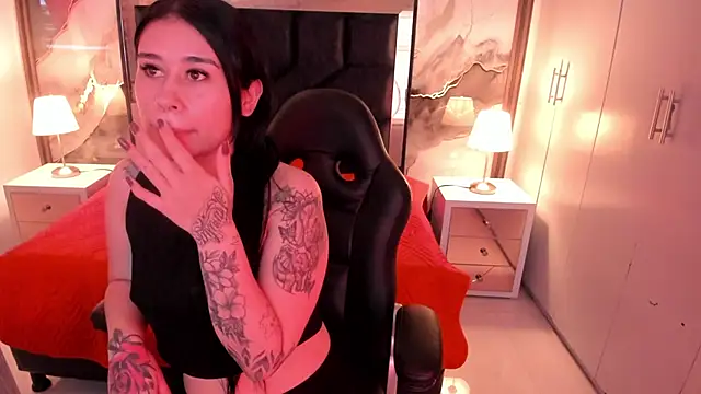 SusanVilla online show from January 6, 2026, 7:39 pm