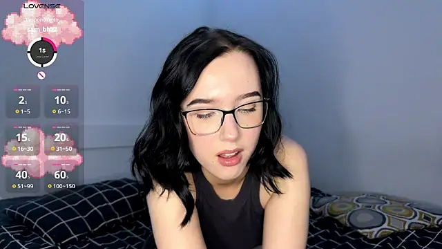 KayaNorth online show from October 5, 2025, 8:07 pm