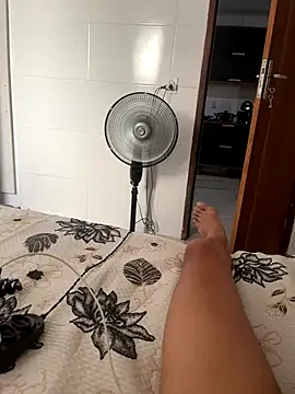 Snapshot of MCLZK chatting on November 3, 2025, 5:36 pm MCLZK online show from November 3, 2025, 5:36 pm