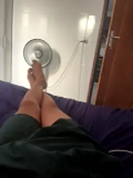 Snapshot of MCLZK chatting on November 12, 2025, 6:19 pm MCLZK online show from November 12, 2025, 6:19 pm