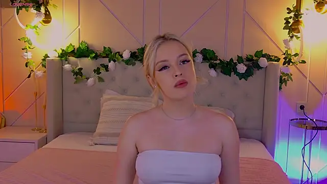 EllyLinn online show from April 18, 2026, 5:06 pm