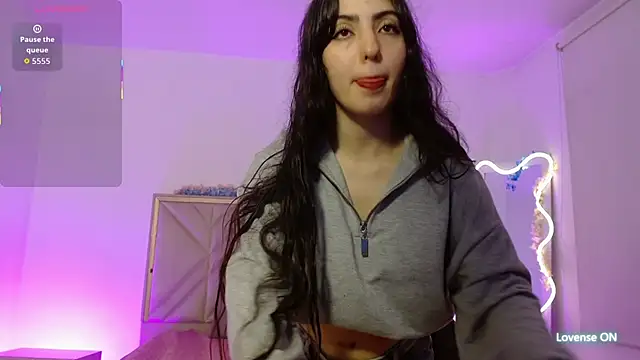 Ixchel tay online show from October 16, 2025, 3:18 am