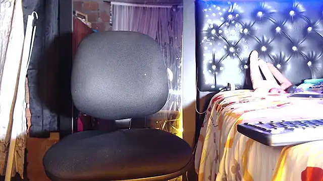 taylor hot85 online show from November 16, 2025, 11:10 pm