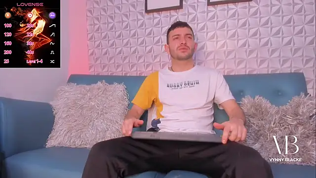 VynnyBlacke  online show from November 10, 2025, 8:19 pm