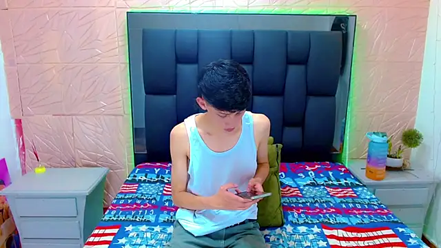 thaigo twink38 online show from October 17, 2025, 3:31 am