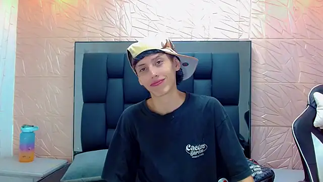 thaigo twink38 online show from December 2, 2025, 5:13 am