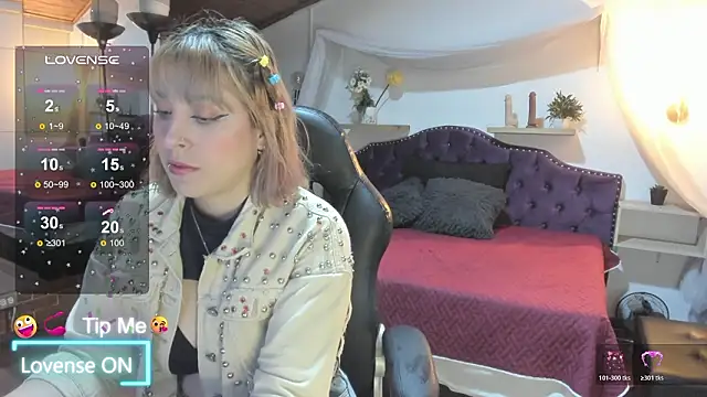 sophialyh 1 online show from February 5, 2026, 12:43 pm