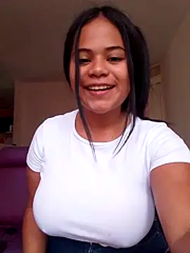 Antonela 19 online show from October 25, 2025, 3:07 pm