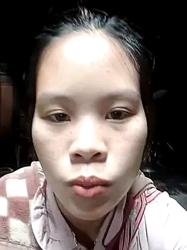Snapshot of Tuelam_xx chatting on October 6, 2025, 3:48 am Tuelam xx online show from October 6, 2025, 3:48 am