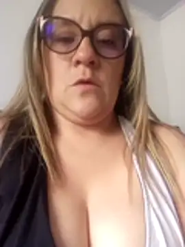 Annie deluxe 19 online show from March 21, 2026, 9:18 pm