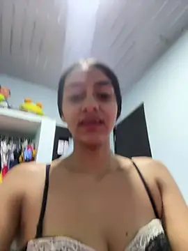 Snapshot of miluwatson chatting on February 6, 2026, 4:17 am miluwatson online show from February 6, 2026, 4:17 am