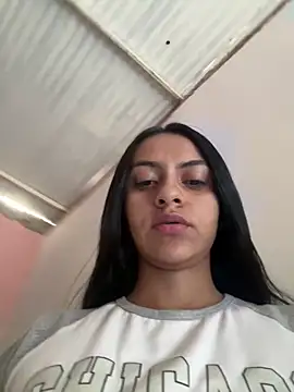 Snapshot of miluwatson chatting on February 11, 2026, 8:25 pm miluwatson online show from February 11, 2026, 8:25 pm