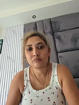 Snapshot of INDIANROMANCE chatting on May 8, 2026, 2:22 pm INDIANROMANCE online show from May 8, 2026, 2:22 pm