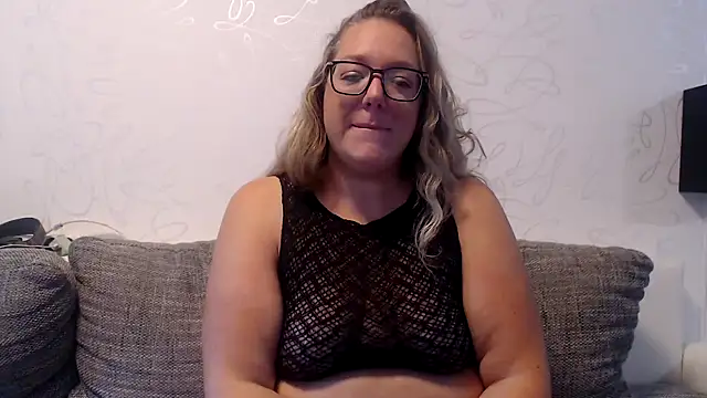 Snapshot of KittyClit chatting on October 2, 2025, 6:09 am KittyClit online show from October 2, 2025, 6:09 am