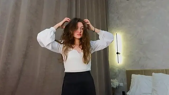 LewisThrone online show from October 9, 2025, 11:41 am