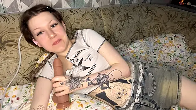 RebelKitsune online show from November 19, 2025, 7:19 am