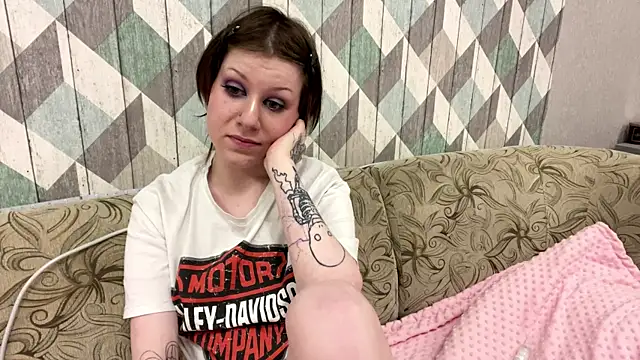 RebelKitsune online show from November 29, 2025, 6:11 pm