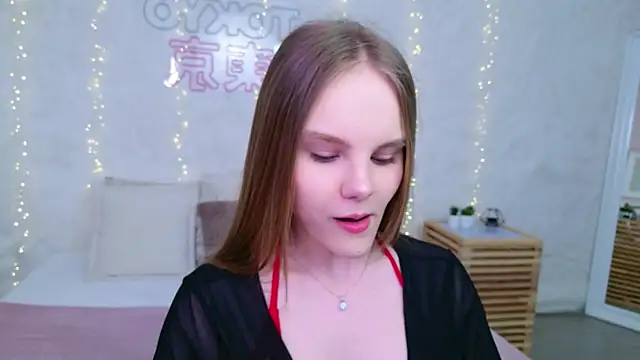 Lili Lohan online show from April 14, 2026, 5:02 am