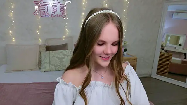 Lili Lohan online show from April 18, 2026, 5:00 am