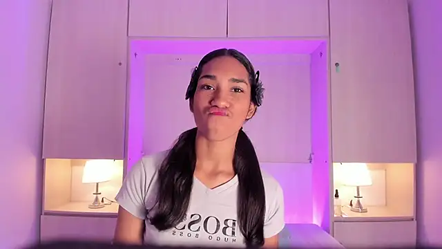 AnahiCollins online show from February 18, 2026, 12:01 pm