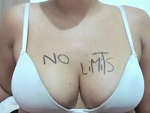 Valentinahot7 online show from October 10, 2025, 12:04 pm