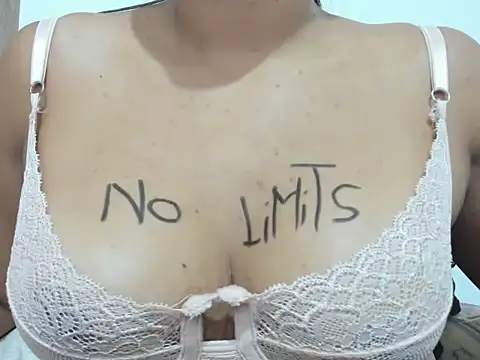 Valentinahot7 online show from October 15, 2025, 3:23 pm