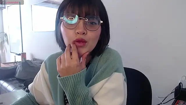 NamiDVelvet online show from October 3, 2025, 2:36 pm