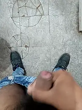 Snapshot of SlipperyRebound0 chatting on November 20, 2025, 5:01 pm SlipperyRebound0 online show from November 20, 2025, 5:01 pm