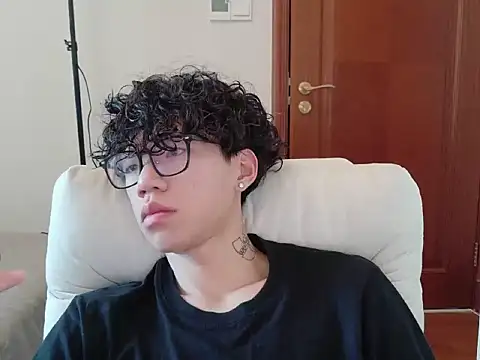 hangzi-0011 online show from October 1, 2025, 10:21 am