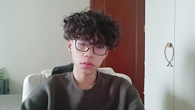 hangzi-0011 online show from October 14, 2025, 7:31 am