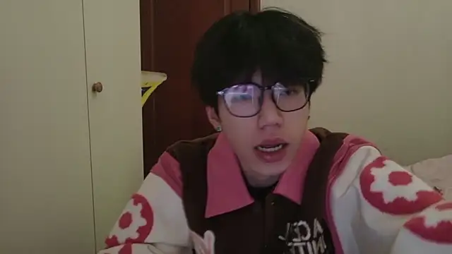 hangzi-0011 online show from February 3, 2026, 7:13 am