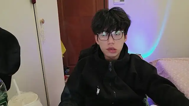 hangzi-0011 online show from February 9, 2026, 7:12 am