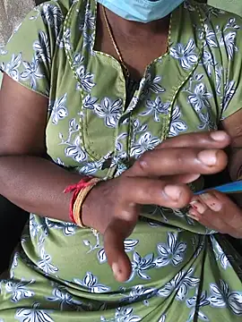 Snapshot of Tamilselviroja- chatting on August 8, 2026, 6:37 am Tamilselviroja- online show from August 8, 2026, 6:37 am