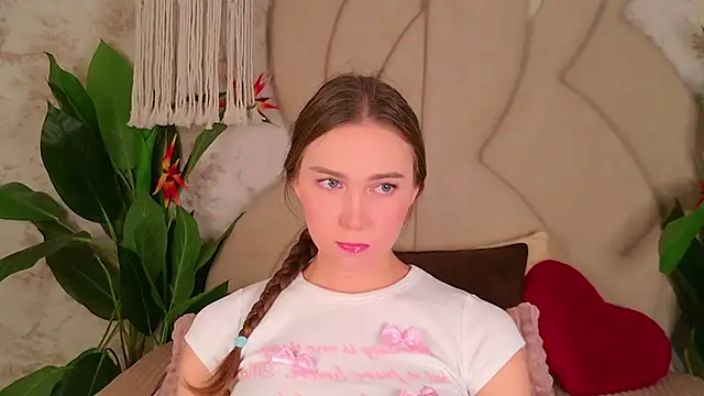 OliviaLay online show from November 16, 2025, 6:19 am