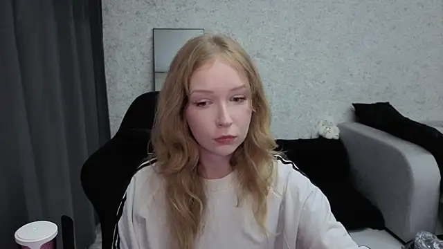 Snapshot of Kitti_sweet chatting on October 5, 2025, 1:42 pm Kitti sweet online show from October 5, 2025, 1:42 pm
