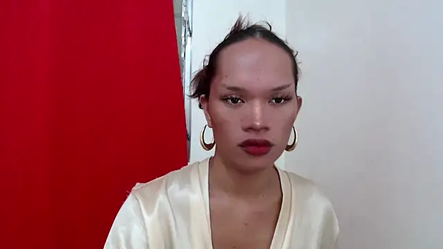 amandareddragon online show from October 6, 2025, 7:17 am