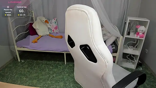 LindaRomero online show from November 16, 2025, 9:37 am